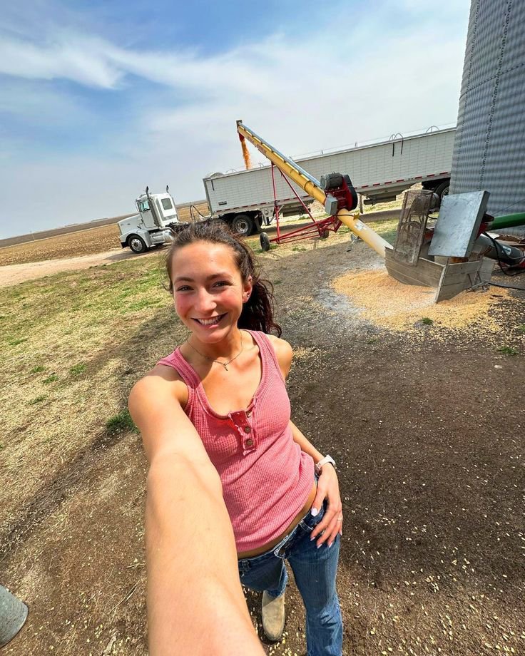 RealLauraFarm28's tweet photo. Good morning 🌾 https://t.co/Xw2tNHalyh