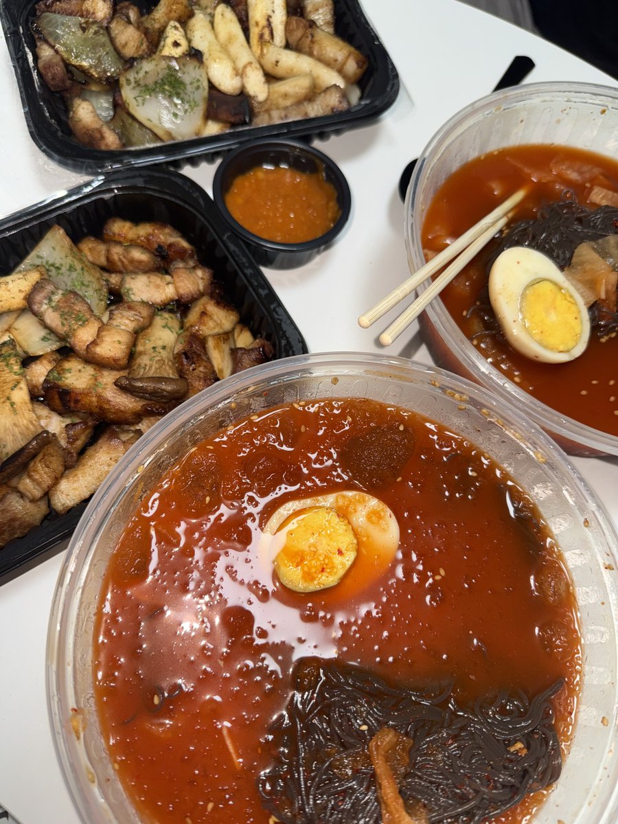 ixkeoz's tweet photo. 냉떡면 돈아까움 https://t.co/yRxVH7T16Y