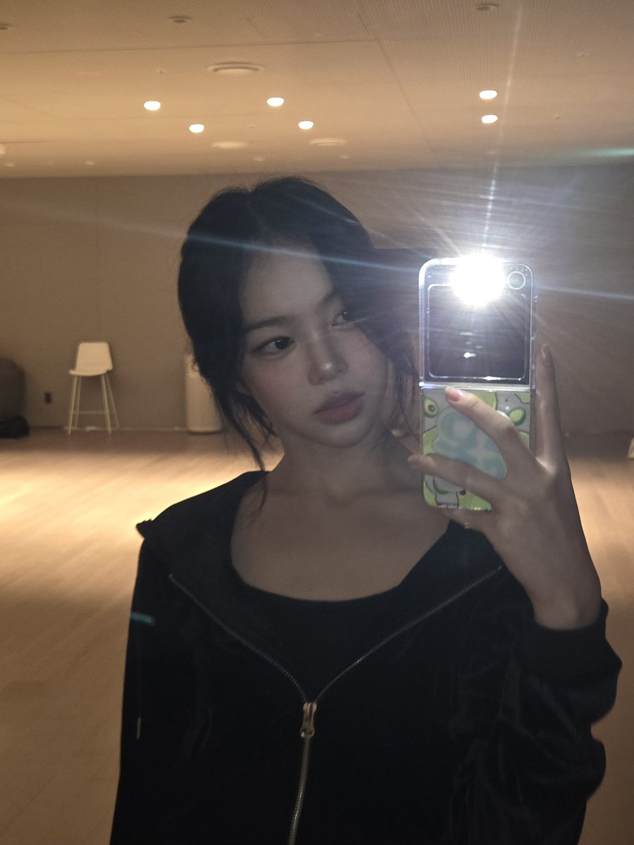 얀 tweet media
