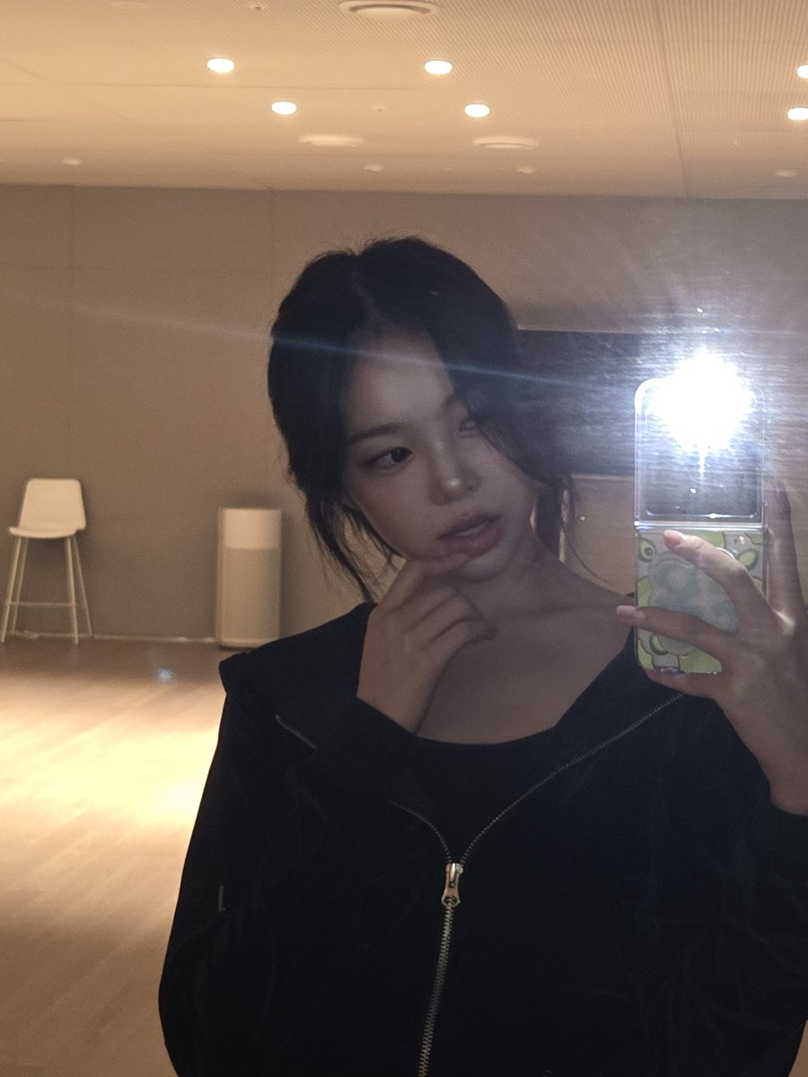 얀 tweet media