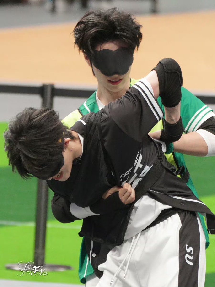 Minne_aaa's tweet photo. 老棍铲成为楼做一绝对不是gcp胡编乱造。他俩自己全责。戴个眼罩就把床上的习惯不经意露出…朱志鑫苏新皓绝对是会玩强制的并且一个愿打一个愿挨。我在短短三张图里看到了BDSM窒息吞精蒙眼捆绑束缚后入放置指奸angrysex强制高潮 https://t.co/WzhyV2wYBX