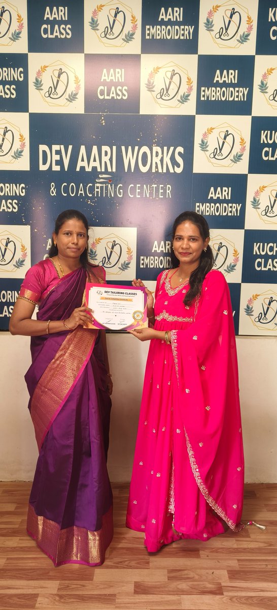 DevaariC's tweet photo. We are delighted to announce the successful completion of our first batch of Kuchu (Saree Tassel) &amp; Crochet Classes! 🧶💖📞 For Admissions &amp; Enquiries: 7708632693
Enroll today and transform your creativity into a valuable skill! 💖

#DevAariWorks #CrochetClasses #KuchuClasses https://t.co/Hzg1YEPFNA