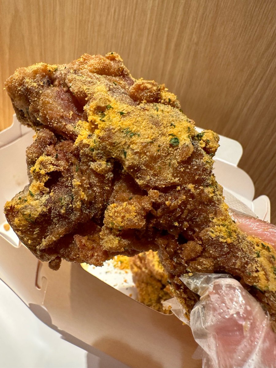 ZNPlkalEalczjEI's tweet photo. [Crunchy Taiwanese fried chicken cutlet from the roadside stall—hot, crispy, and perfectly seasoned! Grab yours before it sells out!]， https://t.co/nhjCfnPgnm