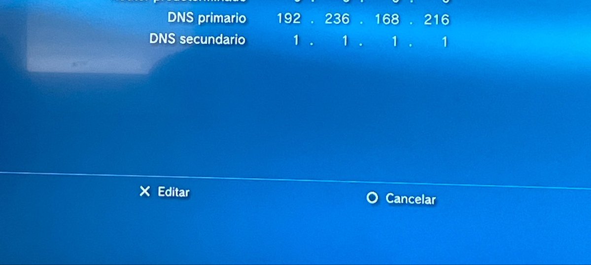 IAmGio8's tweet photo. @BrianRs__ @WhatsTheStatus Doesn't work, the server still down https://t.co/P2jWGm3CQD