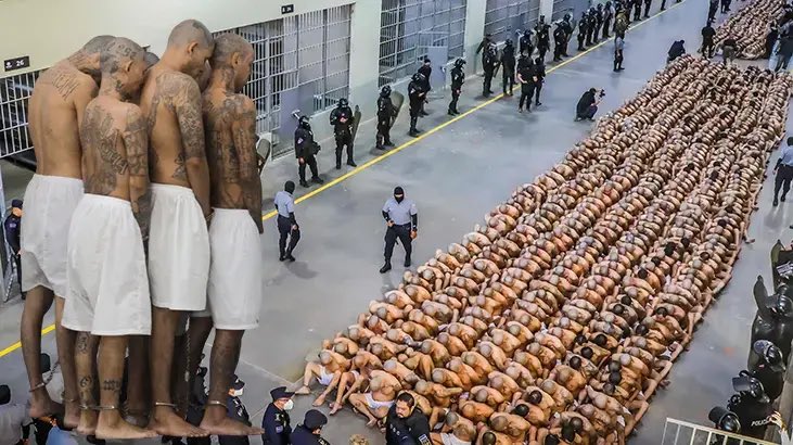 panoonews's tweet photo. Silahla sokakları kana bulayan, cinayet işleyen ve organize suç örgütlerinin parçası olanlara karşı çok daha caydırıcı politikalar uygulanmalı. El Salvador’un çetelere karşı uyguladığı sert güvenlik yaklaşımı ve yüksek güvenlikli cezaevi modeli, hukukun üstünlüğü ve insan hakları çerçevesinde incelenmeli; Türkiye de kendi hukuk sistemi içinde benzer derecede kararlı adımlar atmalıdır.

Sokaklar suçluların değil, vatandaşın olmalı.