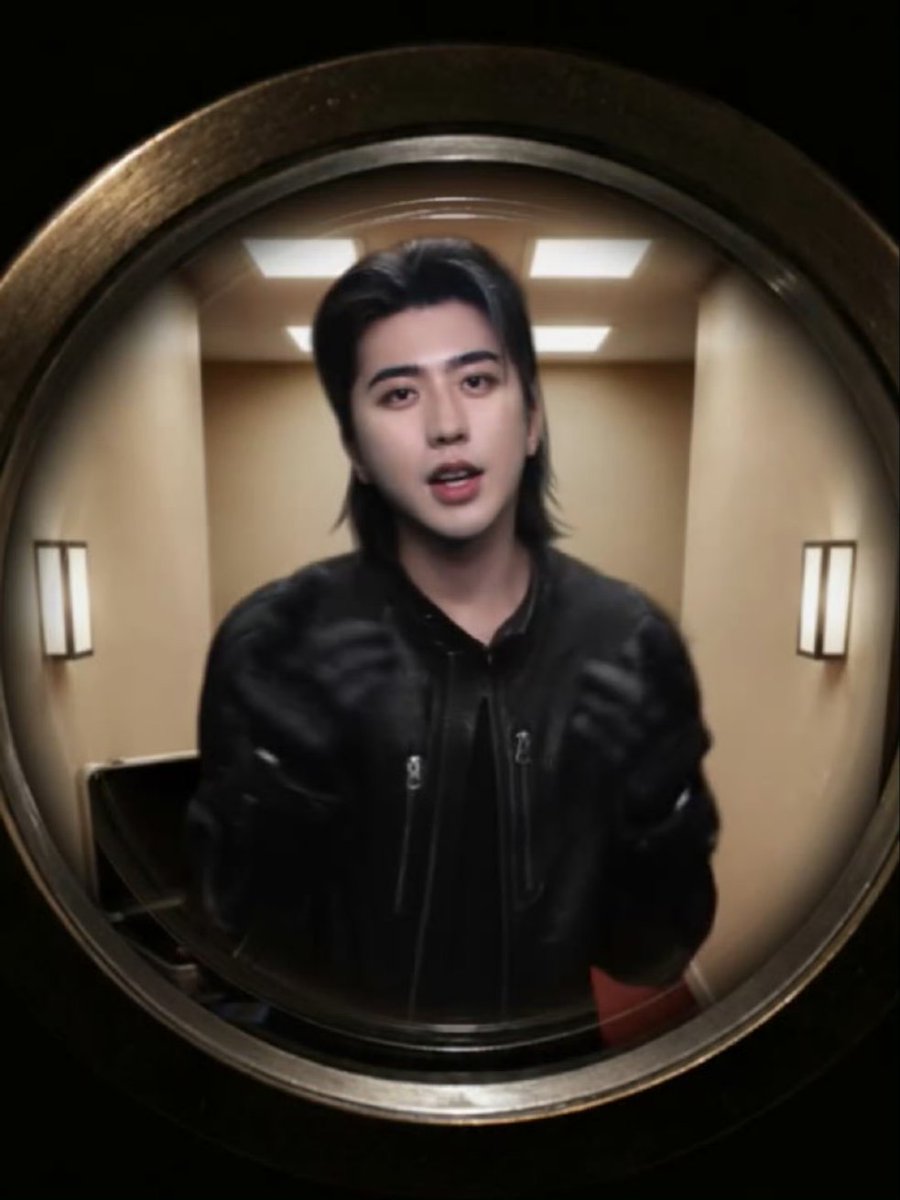KUN_YY0382's tweet photo. The footage has full cinematic vibe. We start summer matches from this peeking view, join KUN in the new season to gain rewards and passion on the battleground.

Erangel Subzero x KUN
 #KUN #PUBG #KUNxPUBG @kun_officialx @PUBG https://t.co/tXs48hL7HX
