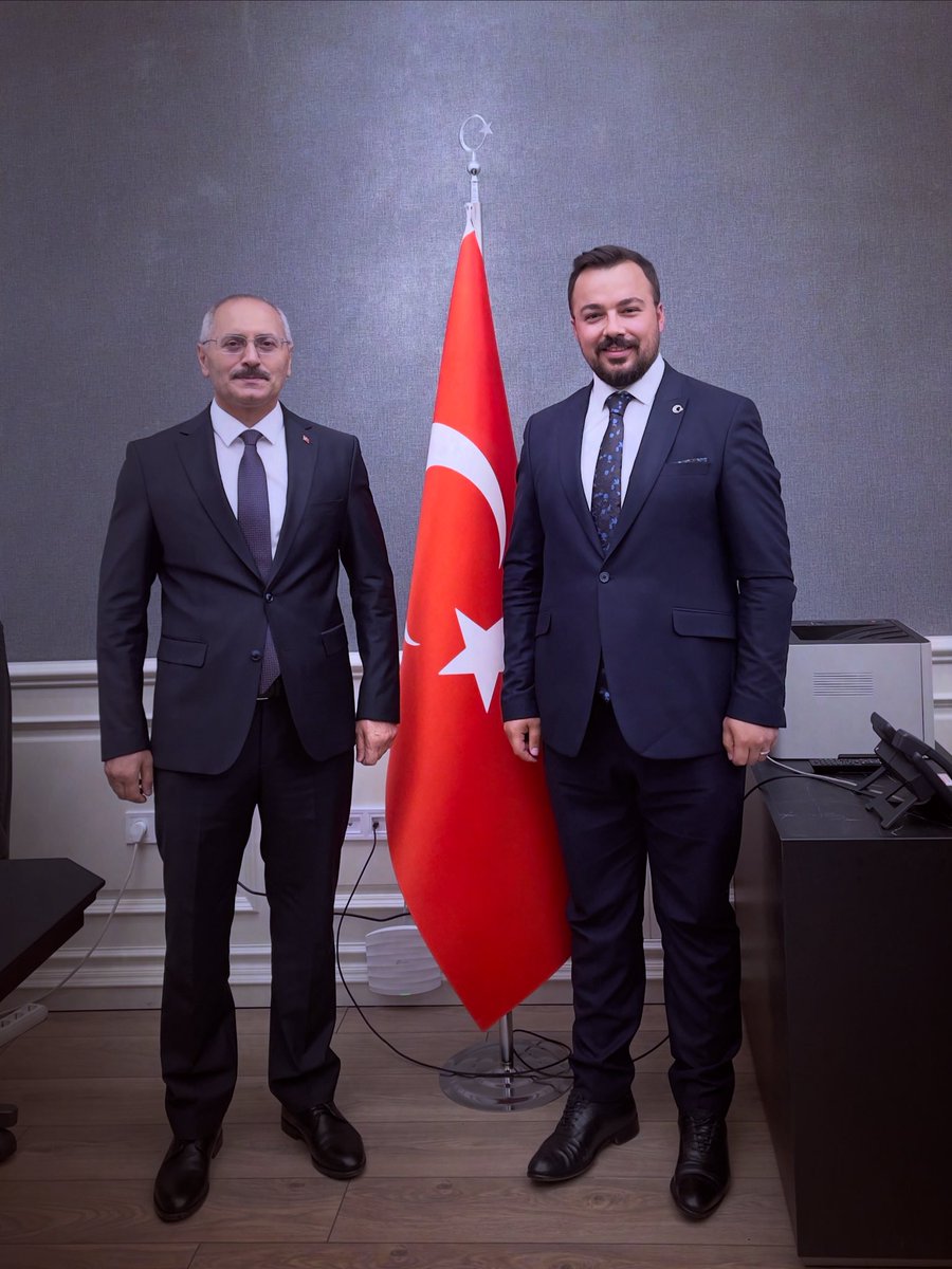 06ozcaneyup's tweet photo. Eskişehir’de görev yaptığı dönemde tanışma fırsatı bulduğum Sayın Turgay Hakan Bilgin’i, Ankara Vali Yardımcılığı görevinde ziyaret ederek hayırlı olsun dileklerimi ilettim.

Misafirperverliği için teşekkür ediyor, yeni görevinde başarılar diliyorum. https://t.co/N2uA3IVnHq