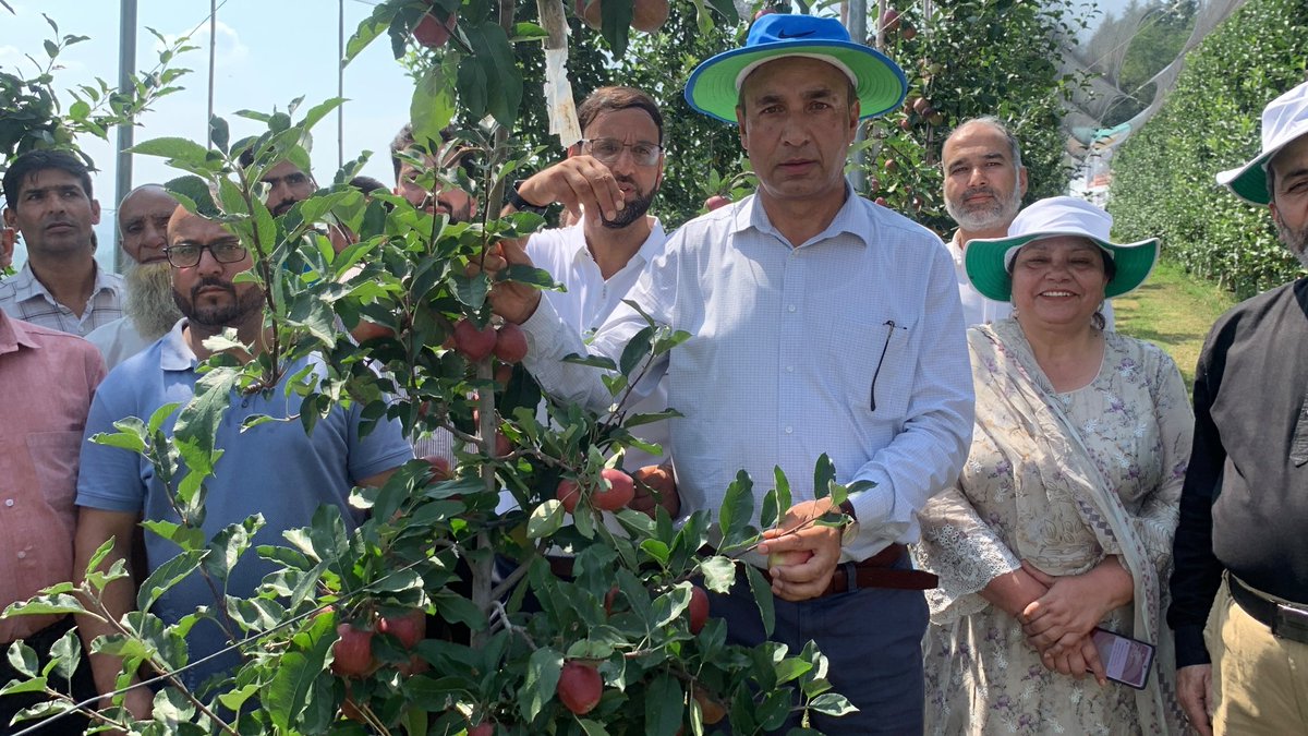 skuast_kashmir's tweet photo. SKUAST-K VC Prof. Nazir A. Ganai chaired the 13th Scientific Advisory Committee Meeting of KVK Anantnag and inaugurated state-of-the-art High-Density Cherry & Apple Orchards under HADP.
#SKUASTK #KVKAnantnag #Horticulture #HighDensityOrchards #Apple #Cherry #HADP #FarmInnovation https://t.co/FQ0m0txq6O
