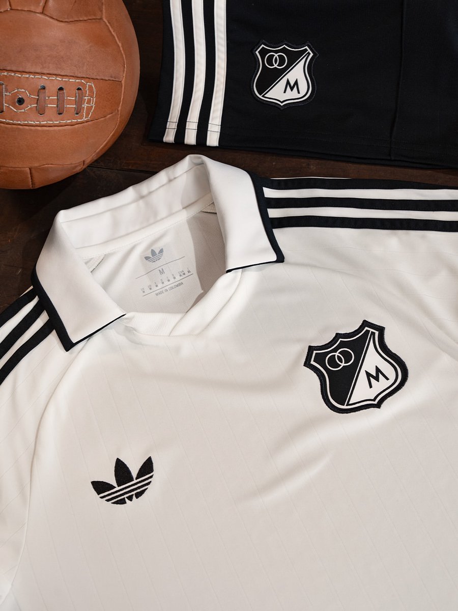 losmillonarios's tweet photo. La camiseta Originals de Millonarios Ⓜ️⚪️ 

80 años de historia, de títulos y de gloria.

#MillonariosEsSuHinchada https://t.co/dLVVmfqEFq