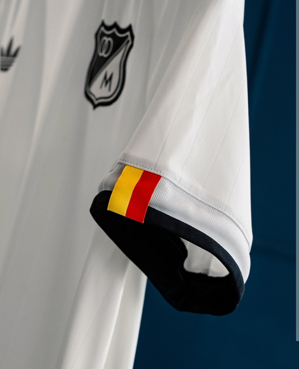 MundoMillos's tweet photo. #OFICIAL Esta es la nueva camiseta @adidasoriginals de Millonarios por los 80 años de historia del Embajador. Es posible que sea estrenada frente a Colo Colo, aunque la venta al público será Desde el 10 de agosto. https://t.co/wXzLBhspVG