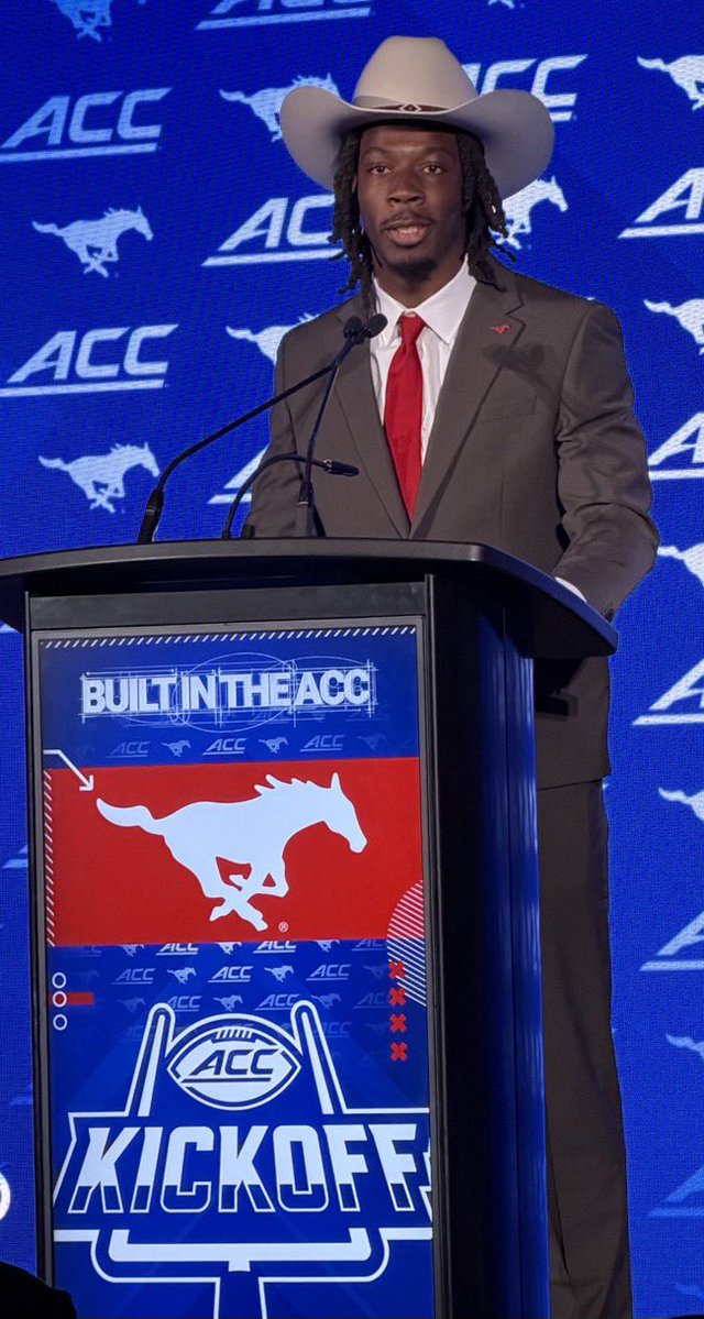 imjustananalyst's tweet photo. Fit contest winner at ACC media day #K7NG #Kowboy @Kevin8Jennings https://t.co/8cTX0Uya7E