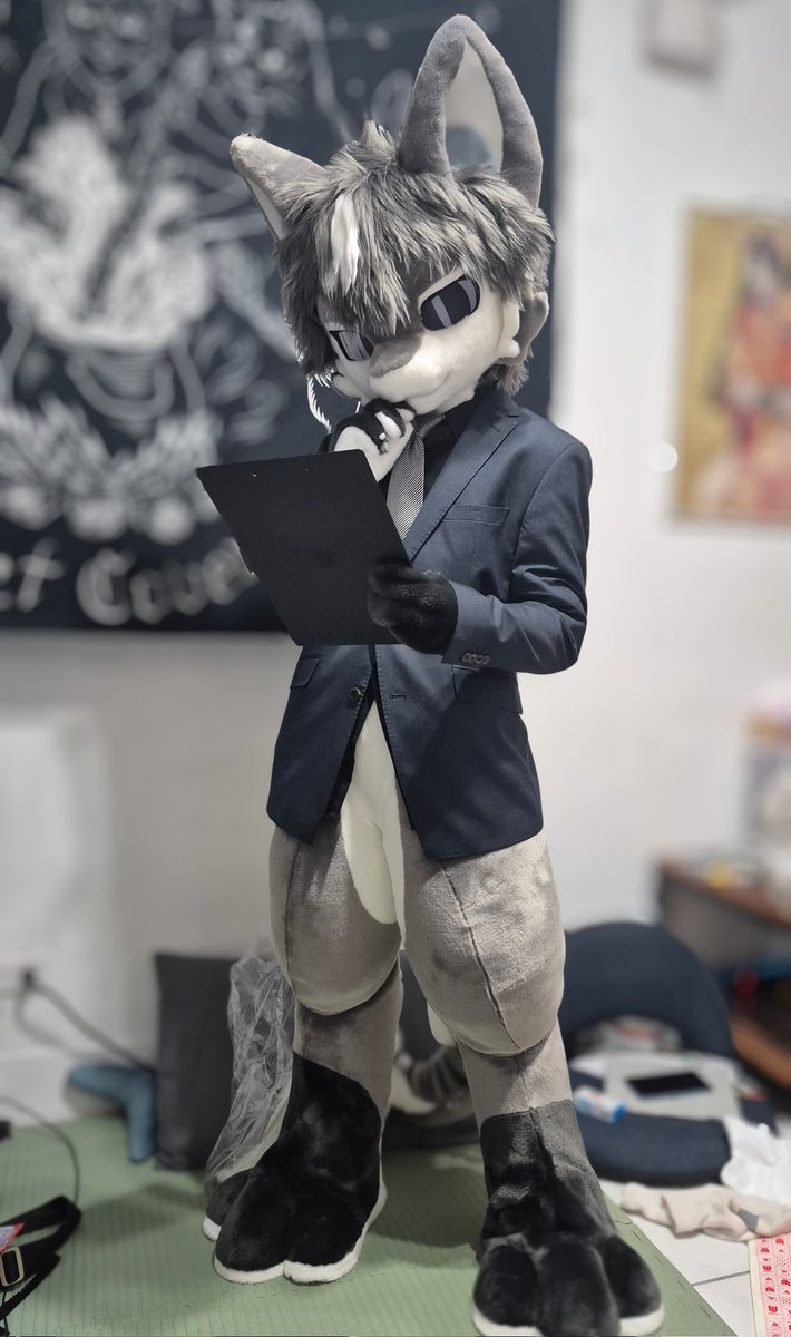 Junyo_orca's tweet photo. Office worker orca.
#fursuit https://t.co/jaISEh57bA