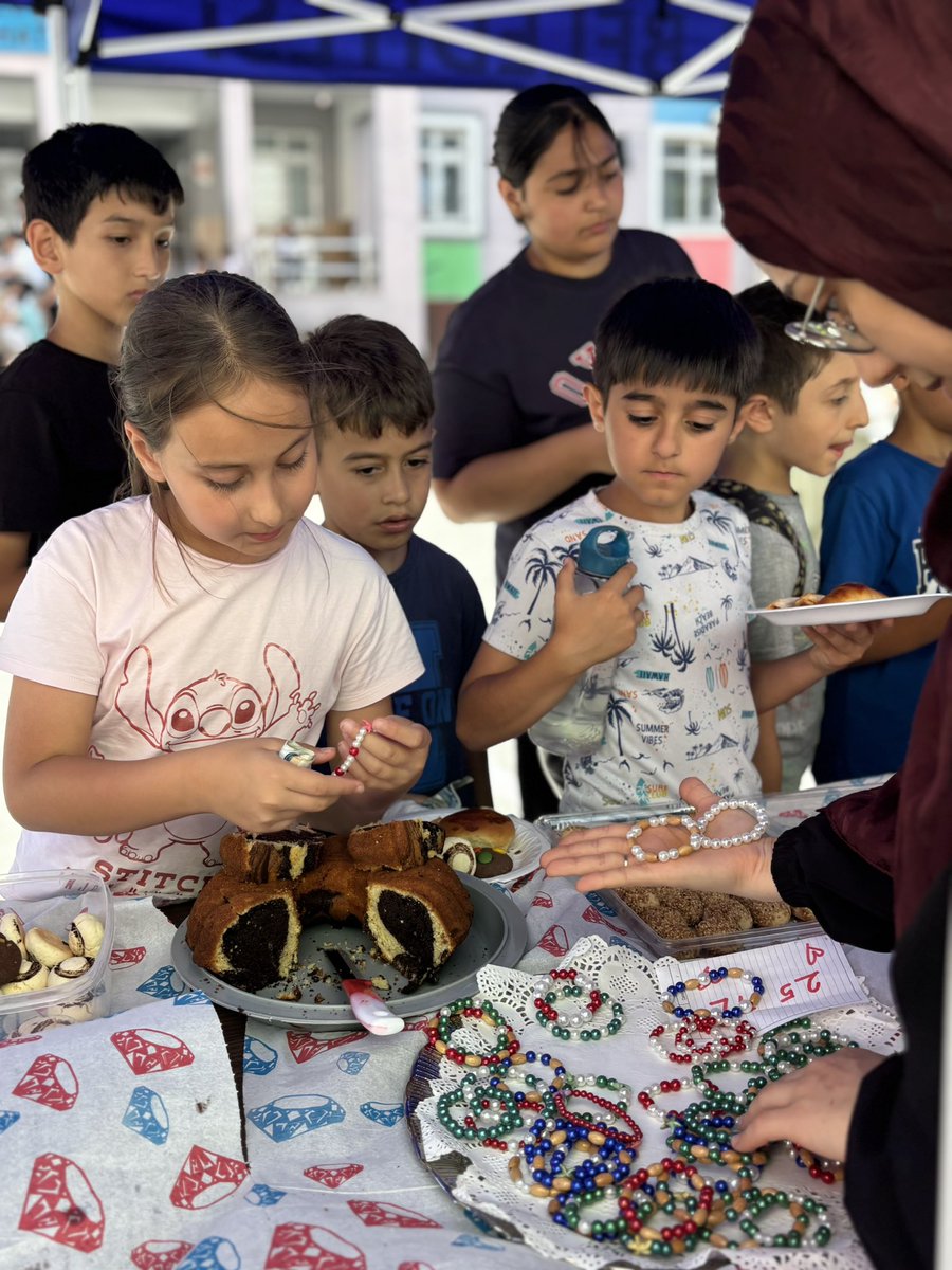tugva_esenler's tweet photo. TÜGVA Esenler Kadın ve Aile Koordinatörlüğü olarak, Yaz Okulu kapsamında Aksoy Kız İmam Hatip Ortaokulu’nda düzenlediğimiz kermesi öğrencilerimiz ve velilerimizin katılımıyla gerçekleştirdik.
🌸 #TÜGVAEsenler #YazOkulu #KadınveAile #Kermes https://t.co/qtFCsCbM6f
