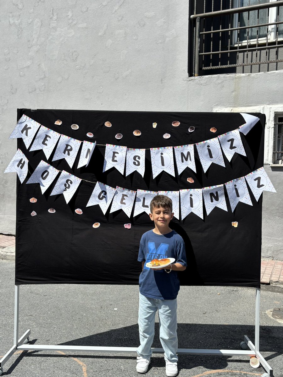 tugva_esenler's tweet photo. TÜGVA Esenler Kadın ve Aile Koordinatörlüğü olarak, Yaz Okulu kapsamında Aksoy Kız İmam Hatip Ortaokulu’nda düzenlediğimiz kermesi öğrencilerimiz ve velilerimizin katılımıyla gerçekleştirdik.
🌸 #TÜGVAEsenler #YazOkulu #KadınveAile #Kermes https://t.co/qtFCsCbM6f