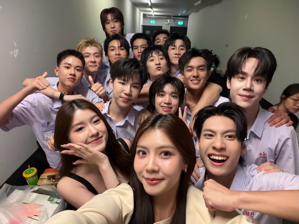 natty_ntm's tweet photo. ฝากเอ็นดูน้อง ๆ ทุกคนด้วยนะคะ 
แล้วก็ฝากเจ้ฟิ้งด้วย 🤍
อยากบอกว่า ลูกพี่ชี แต่ละคนเอนเนอร์จี้ล้นมาก บอกเลยไม่ธรรมดาแน่นอนน

MAKE IT RIGHT NOW 2026

#MIR2026EP1 #nattyntm https://t.co/eD3FLYY6CK