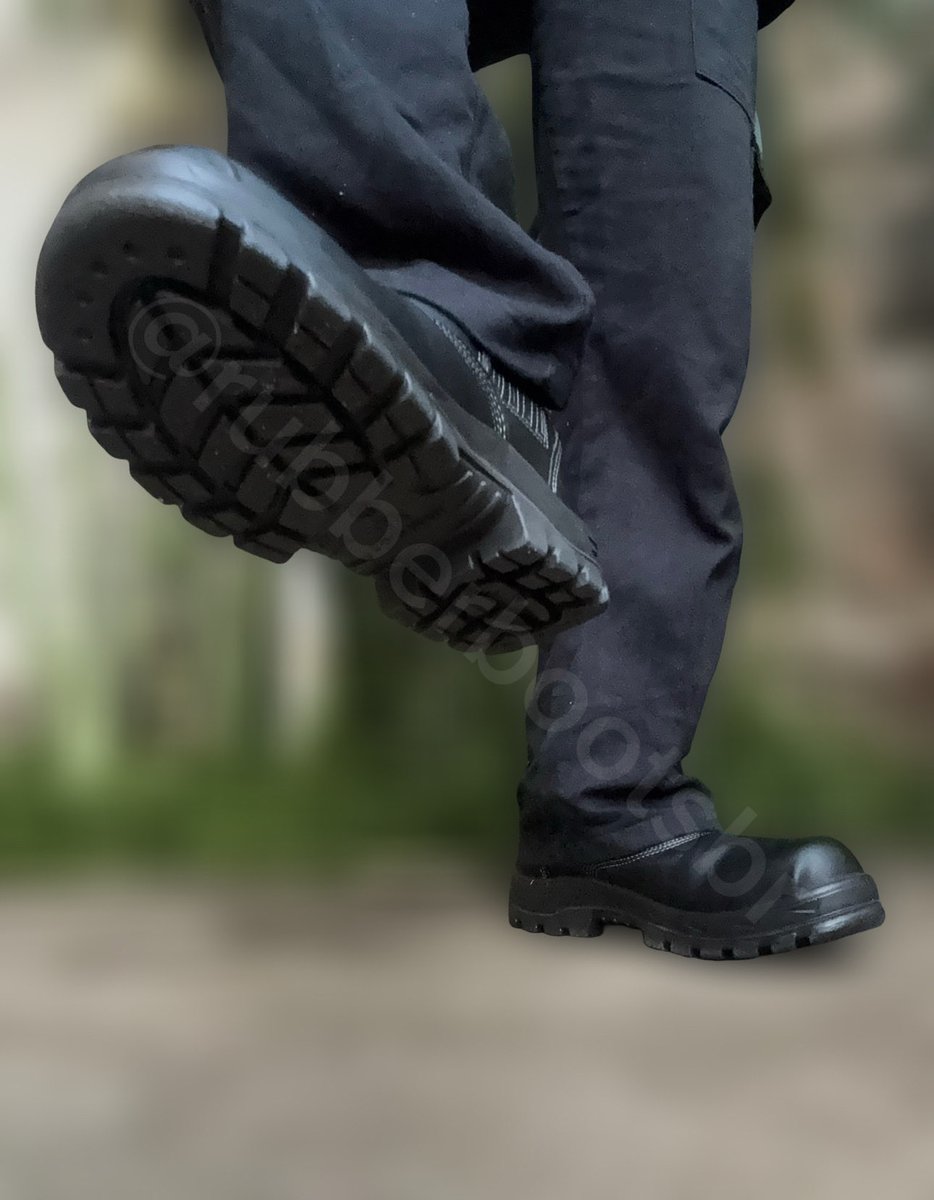 rubberbootsbr's tweet photo. Finalmente sexta! Com as botas e meias completamente soadas da semana 😮‍💨 |Finally Friday! With the boots and socks completely sounded of the week ��‍💨
#leatherboots #boots #botina #workboots https://t.co/zf8Ud96j4Z