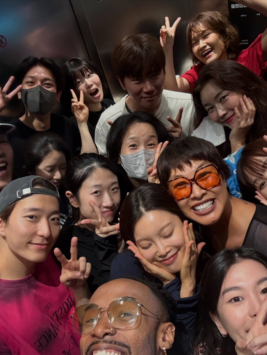 klaenugm's tweet photo. 헬스키친가좍들♡♡ 아 벌써 우슴나!!!!! https://t.co/MSFJWalc5A