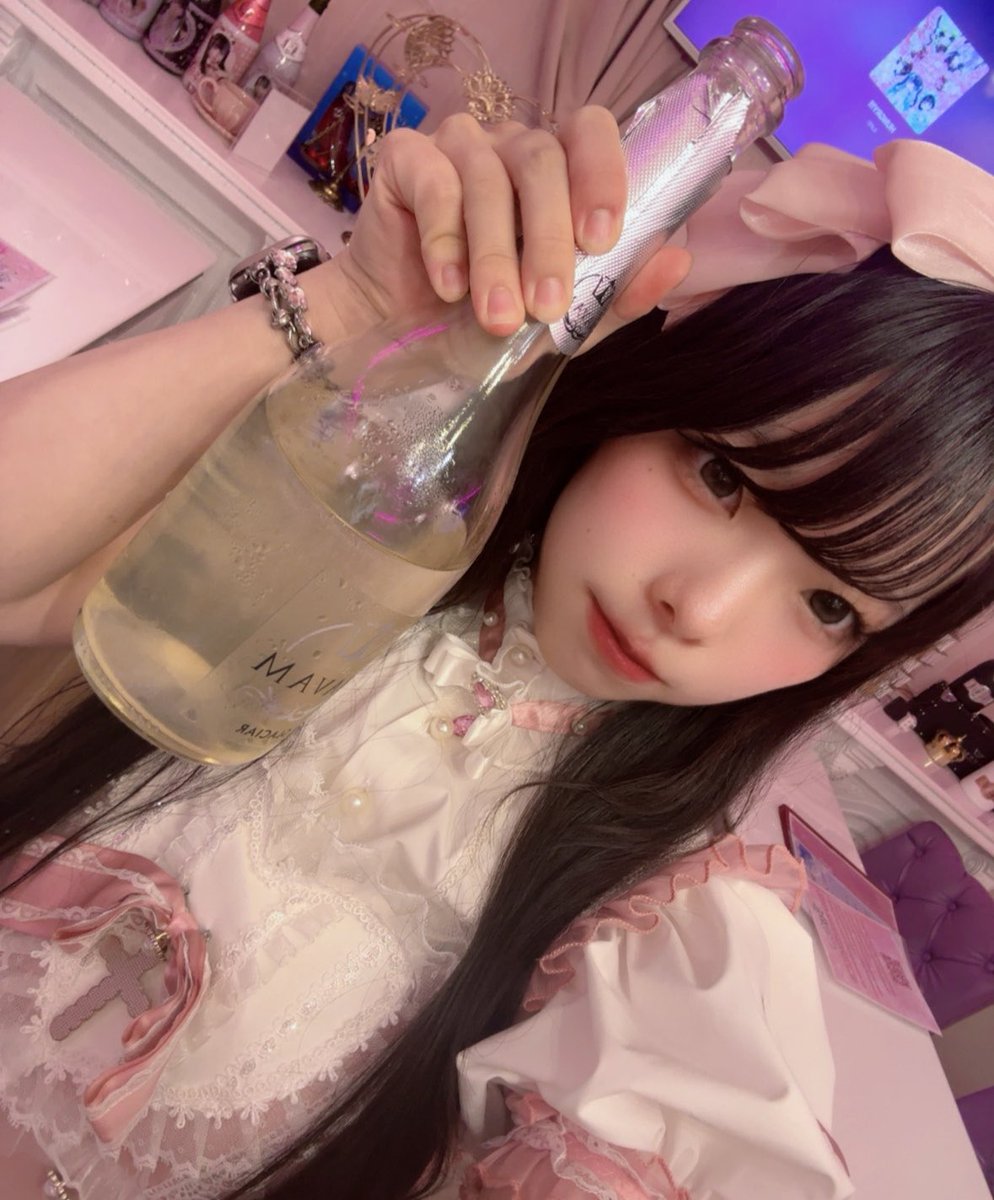 asa1__aaa's tweet photo. 退勤してます☀️
チェキドリありがとうございました🎶
そして初めましての王子様！👑シャンパン本当にありがとうございます😭💘
いろんなお話出来てお勉強になりました笑🙂‍↕️
とっても楽しい華金をありがとうございました🌟 https://t.co/cZGZAlrGnK