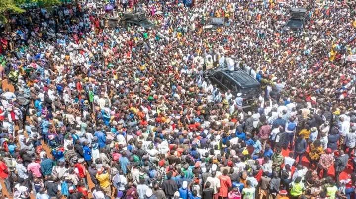 AbdulahiAdan10's tweet photo. William Ruto is a political animal. 

This is him while he was in Emali Town, Makueni County. 

Those saying Kasongo is finished better rethink. https://t.co/5d8yYzCaRt