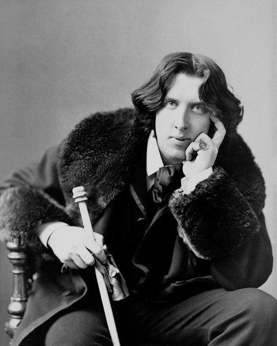sivriikalemler's tweet photo. "Dünyada konuşulmaktan daha kötü tek bir şey vardır, o da konuşulmamaktır."  — Oscar Wilde https://t.co/LhYWsnsHwf