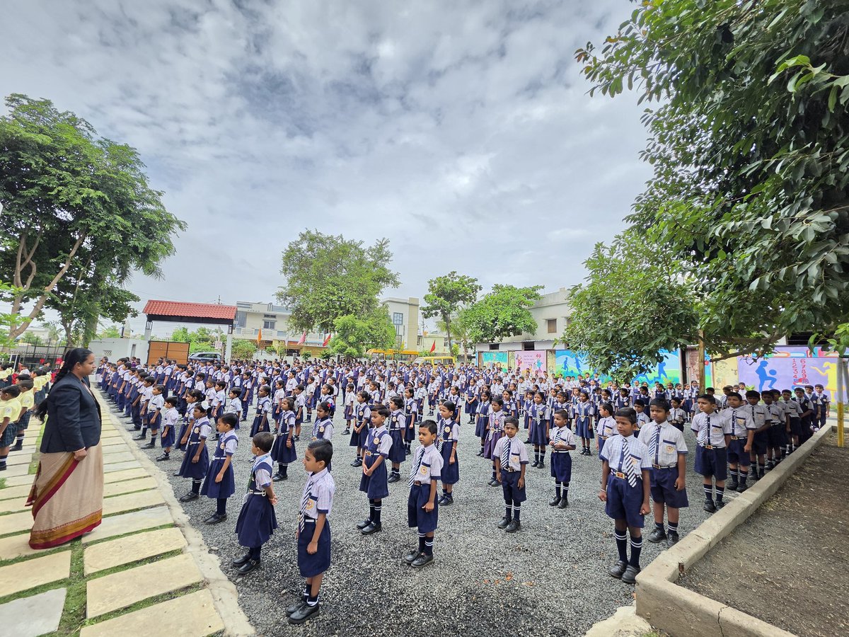 AmmuAllround's tweet photo. This morning at Jnana Jyothi English Medium School, Kalaburagi, under new leadership &amp; a renewed sense of purpose, it was a wonderful experience to receive such a warm welcome &amp; have a joyful interaction with the students. It was truly inspiring to see the fire in their bellies. https://t.co/3R87E7rBsL