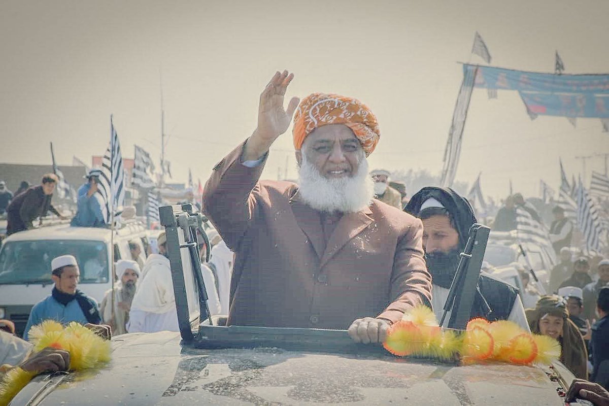 HyderiAsadullah's tweet photo. ساتھیوں ، اس ہیش ٹیگ کو پہلے نمبر پر لانے کے لئے اپنی بھرپور توانائی صرف کرنی ہے ۔
ہیش ٹیگ 
#حلف_نبھاؤ_بارڈرجاؤ https://t.co/Qs9NJzBlJJ