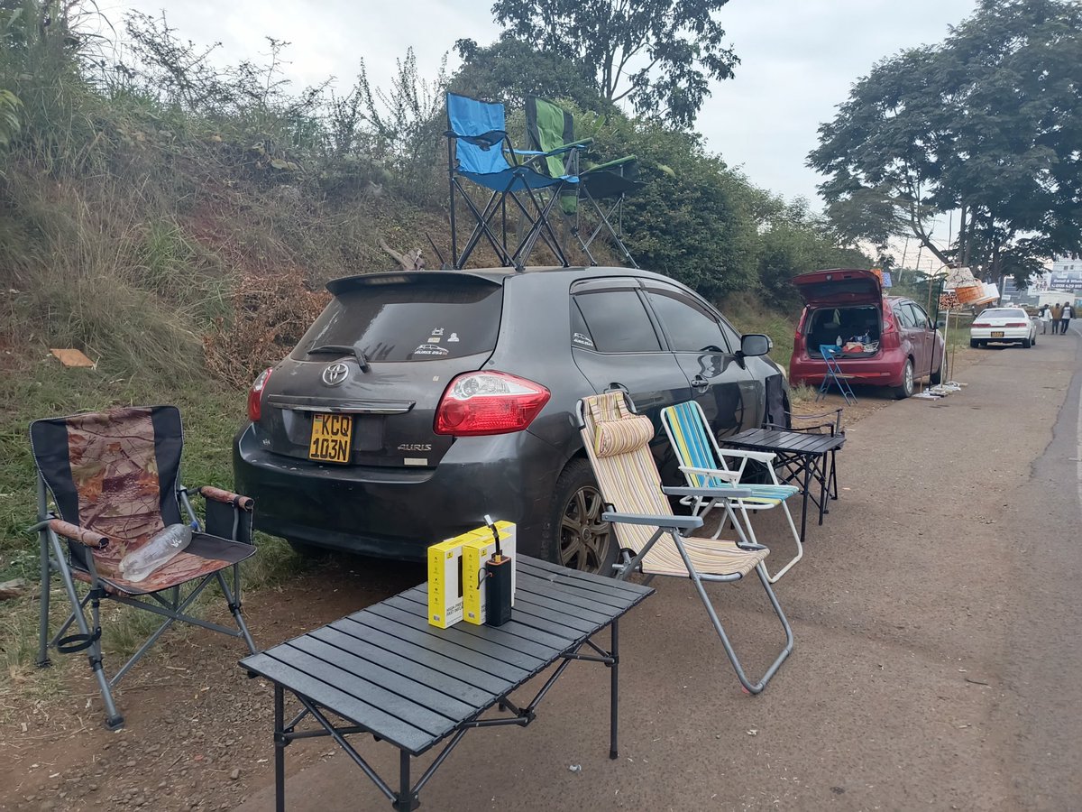 zollz's tweet photo. Mkuje tuwauzie camping gear hapa Windsor round about. https://t.co/EUeGJR694J