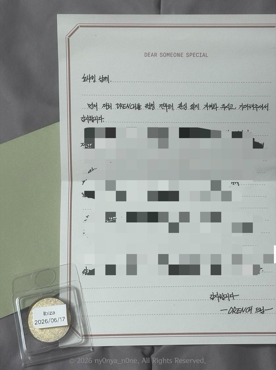 ny0nya_n0ne's tweet photo. [제품제공] [단순선물] @Drench82

저에게 무엇이 생겻는지 아시나요 ,

트위터를 뒤집어버린 하이라이터 .
드런치의 이비자가 제 손에 잇습니다 .

까마귀 코덕들이라면 다 좋아할 것 같음이 🥹
발색은 빠른 시일 내로 한 번 가져오겠습니다 /// ... ♥

귀한 하이라이터 제공해주신 드런치 지기님께 감사드립니다 🙇‍♀️