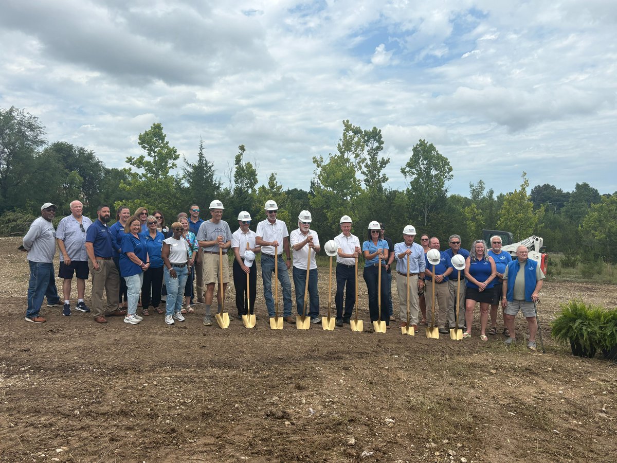 MoEcoDevo's tweet photo. #TeamDED's Christina Carver spoke at a groundbreaking ceremony for the Moreau Valley Apartments in #JCMO! The new facility will restore housing that was lost due to the 2019 tornado. We're proud to support this project through a more than $3M CDBG Disaster Recovery Grant! https://t.co/ADhqWUBepN