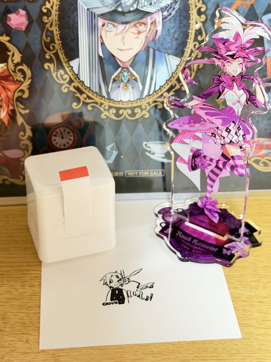 sirousagi12's tweet photo. DグレカフェのOSMOスタンプ、良かったちゃんと作れてた…っ！(多分)。この付箋はどうしたら良いんでしょうか。説明がチラッと映ってたけどちゃんと読んでない！！セットするのにいっぱいいっぱいだった。(一個しか買ってないしグッズ購入は一回限りの商品は帰り渡しなの厳しいよね) https://t.co/yoyMIW9OjV