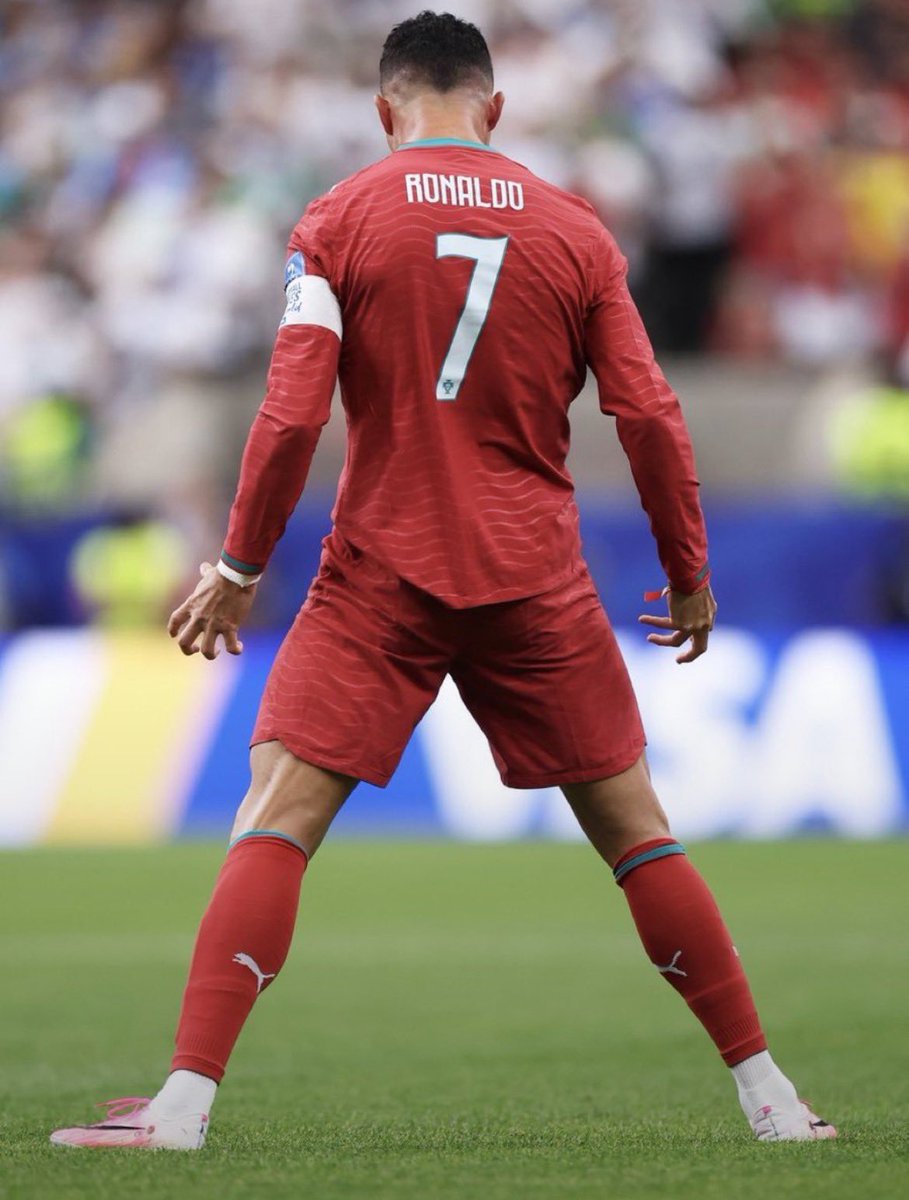 PromiseMicheals's tweet photo. I will chose 1000 career goals over a World Cup, it just overrated 
There are loads of players with a World Cup

But no one has 1000 official career goals https://t.co/RYogOat3xS
