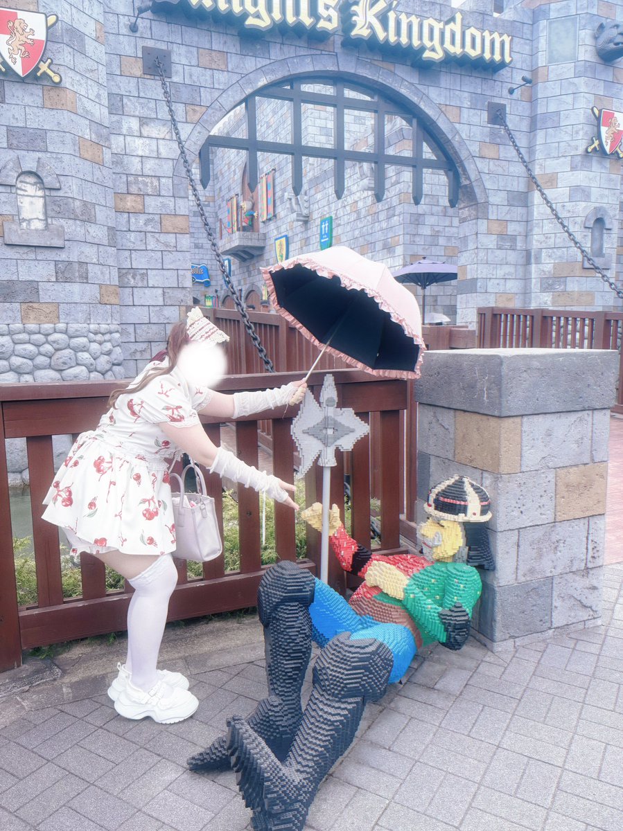 shitos_cos's tweet photo. こないだのレゴランドの写真見て https://t.co/zOHbXPSewR