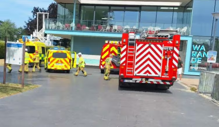 F_Desouche's tweet photo. Wetteren (Bel) : la piscine n’accueillera plus que les habitants locaux après la quasi-noyade de Moussa, un enfant de 5 ans originaire de Roubaix. Le personnel dénonce des consignes ignorées, des parents irresponsables, des intimidations, ou, des fraudes.
https://t.co/PXx0qEpLQX https://t.co/Smbgecm6eu