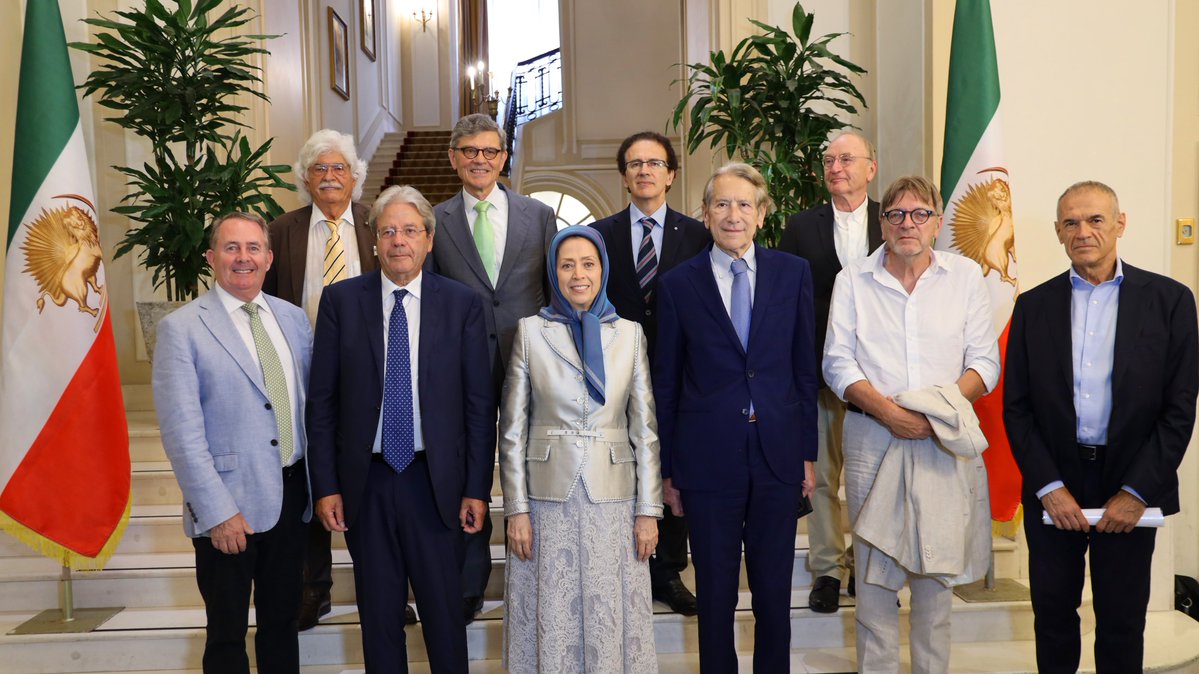 Maryam_Rajavi_F's tweet photo. Discours à la conférence « L'Iran au-delà de la guerre : la force du peuple comme solution »

La perspective d'un changement en Iran repose sur des réalités objectives, notamment :
- Une fracture sociale sans précédent
- La pauvreté et des crises économiques, sociales et environnementales chroniques auxquelles le régime est incapable de remédier
- L'échec des stratégies qui ont assuré la survie du régime pendant des décennies
- L'intensification des conflits internes concernant la survie du régime
- Enfin, l'existence d'une résistance organisée à l’échelle nationale visant à renverser le régime.
Tout ceci démontre que la seule solution est une voie qui garantit le renversement du régime, et que la seule voie pour renverser le régime est la résistance et le soulèvement organisé du peuple iranien.