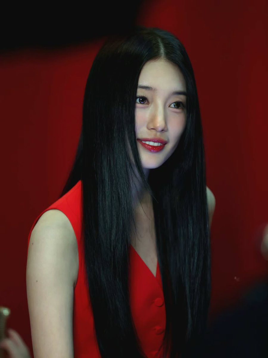shuzkay's tweet photo. 260717 TSUBAKI 츠바키 
ㄴ cr dqrryl_ ins 

Pretty photos of global ambassador SUZY at the TSUBAKI SALON pop-up in plaza sing, singapore !! 

#SUZY #TSUBAKI 
#SUZYxTSUBAKI_inSingapore https://t.co/JVoHvgED8w