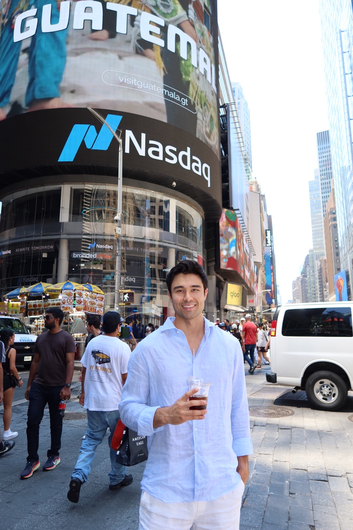 rowancheung's tweet photo. Every trip to NYC makes the case a little stronger. https://t.co/ZUSRVcTXKj