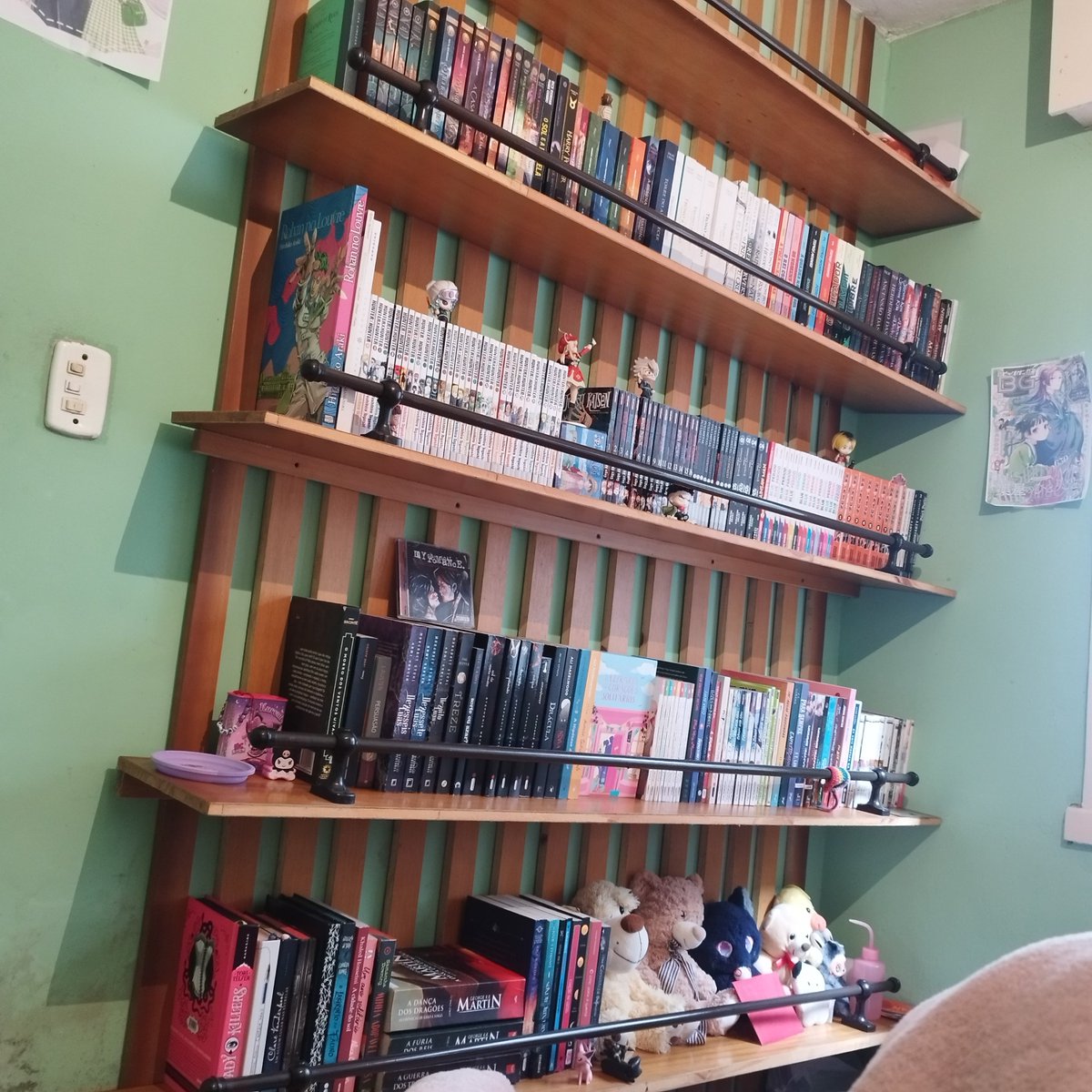 luilovesalluka's tweet photo. amiga nao se sinta mal, estou com você nas trincheiras !!! a gente le por hobby e mtas vezes queremos coisas leves, passo o tempo inteiro na facul lendo livros difíceis ent ler um livro gostosinho é bom dms https://t.co/2JdVQrwjs3