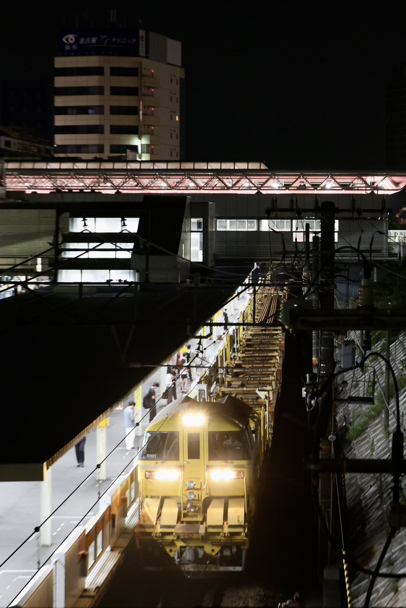 hideg1206's tweet photo. キヤ97系 R101編成

2026年7月17日（金）
ロンキヤがレールを積載して東海道線を下りました。

夜でも外気温30度近くあり、蒸し暑い夜でした🥵
一緒に撮影されていたお兄さん、色々お話させていただき、ありがとうございました。
暑い中、お疲れさまでした😊 https://t.co/iSjrW677JT