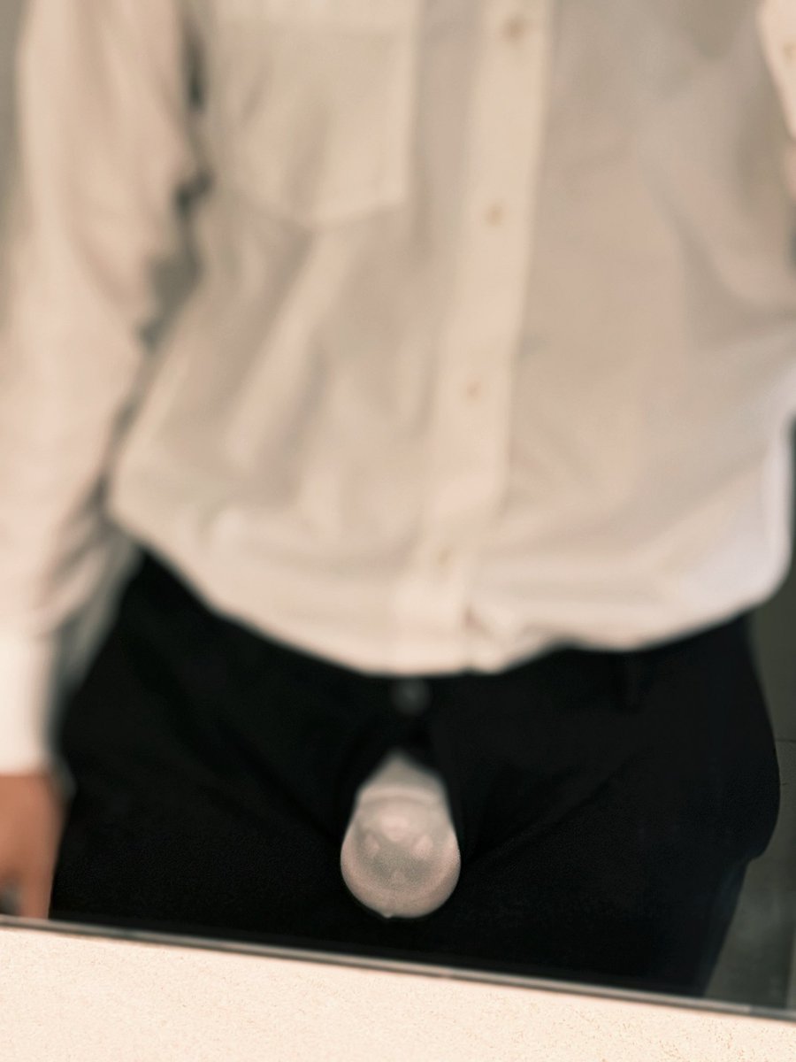 lockermanisme's tweet photo. 想趁男友不在家偷打一發
脫下褲子才想起來，昨晚已被重新鎖上

又要重新數到十

🔒1/10 https://t.co/hgme3pLNg5