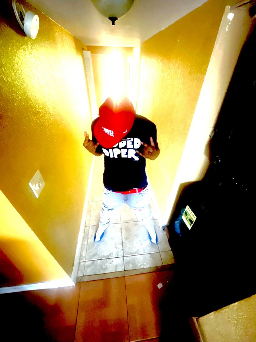 idrownedzay's tweet photo. New Age Rockstar 🎸🩸

#newmusicsoon #floridamusic #lodeddiper #smokedope2016 https://t.co/SXWZbU2xxn