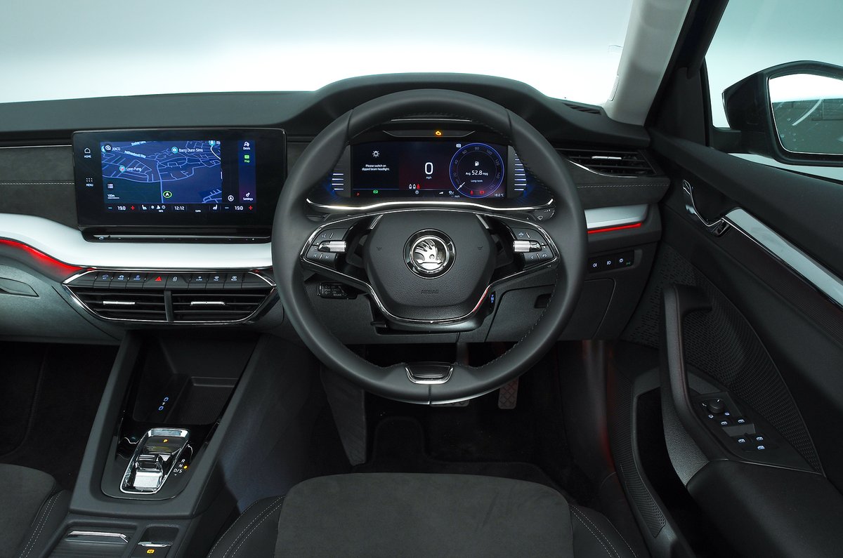 whatcar's tweet photo. The current Skoda Octavia Estate is a masterclass in space, thanks to its roomy back seats, impressive interior storage and huge 640-litre boot. 🧳

It all sounds great, but is there a catch? Our used buyer's guide reveals all: https://t.co/AVp4x9NQ4l https://t.co/Wp6Vxr5b5t