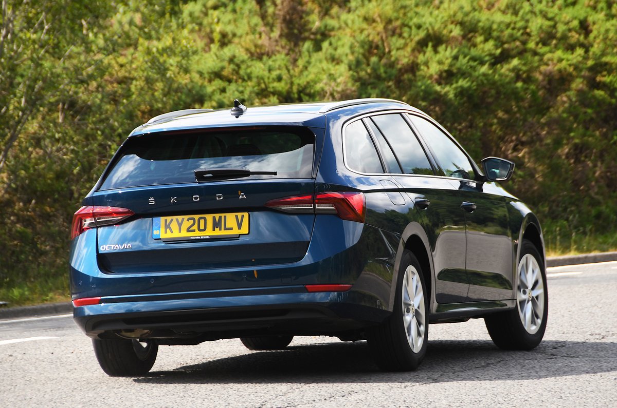 whatcar's tweet photo. The current Skoda Octavia Estate is a masterclass in space, thanks to its roomy back seats, impressive interior storage and huge 640-litre boot. 🧳

It all sounds great, but is there a catch? Our used buyer's guide reveals all: https://t.co/AVp4x9NQ4l https://t.co/Wp6Vxr5b5t