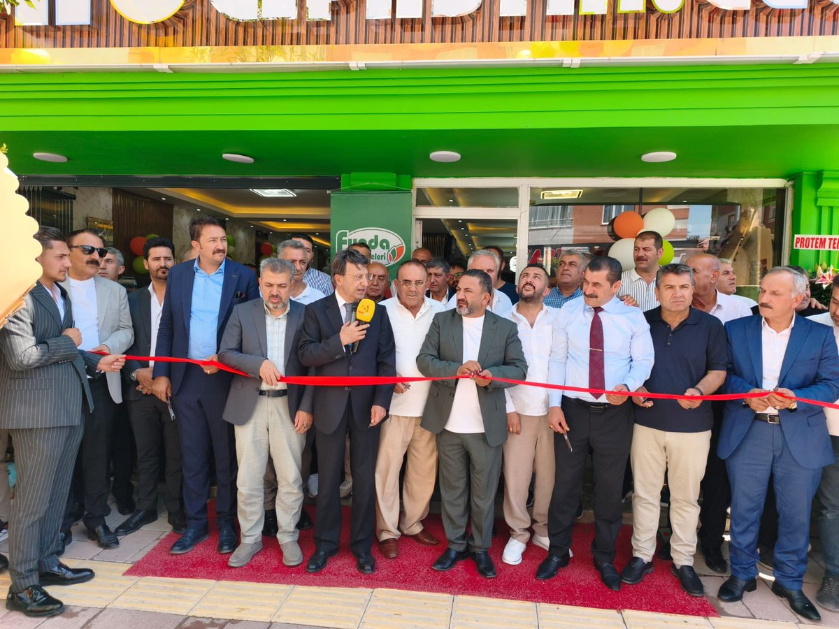 K_Turkmenoglu_V's tweet photo. 📍 Van

Funda Pastaneleri’nin 8. şube açılış programına katılarak bu güzel heyecana ortak olduk.

İlimize değer katan, istihdama katkı sunan her yeni yatırımın yanında olmaya devam ediyoruz. Yeni şubenin hayırlı olmasını diliyor; Funda Pastaneleri ailesine bol ve bereketli kazançlar, çalışanlarına başarılar temenni ediyorum.

Hayırlı olsun. 🌿🤝