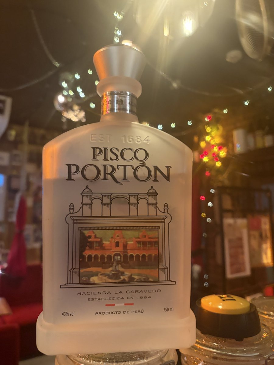 お客様の持ち込みで、ペルー産の蒸留酒「ピスコ PORTÓN」。 ピスコは 