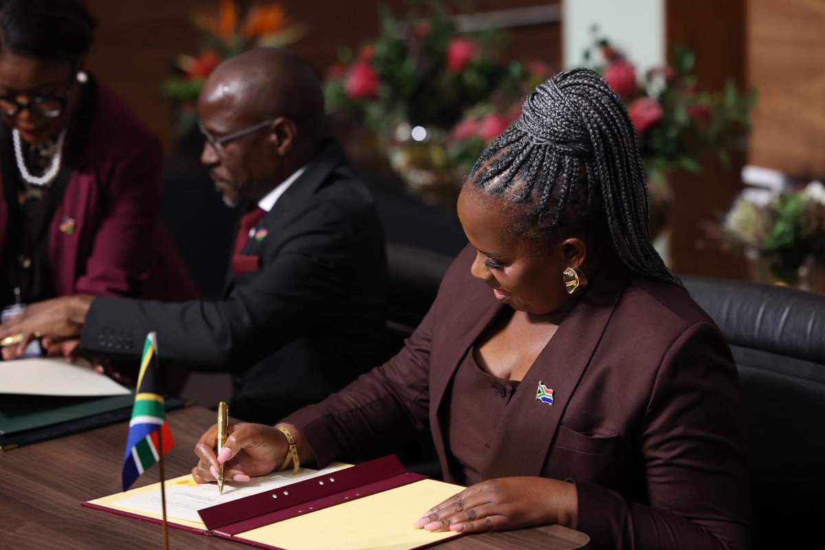 PresidencyZA's tweet photo. His Excellency President @CyrilRamaphosa and Her Excellency President Netumbo Nandi-Ndaitwah of the Republic of Namibia witness the signing of seven (7) bilateral agreements and instruments of cooperation between the Government of the Republic of South Africa and the Government of the Republic of Namibia during the Fourth Session of the South Africa-Namibia Binational Commission (BNC). 

The agreements strengthen cooperation across key sectors, including employment and labour, public administration, legal affairs, correctional services, aviation, business partnerships, and gender equality. By turning shared commitments into practical action, they will deepen economic cooperation, create opportunities for investment and jobs, and improve the lives of the people of South Africa and Namibia.