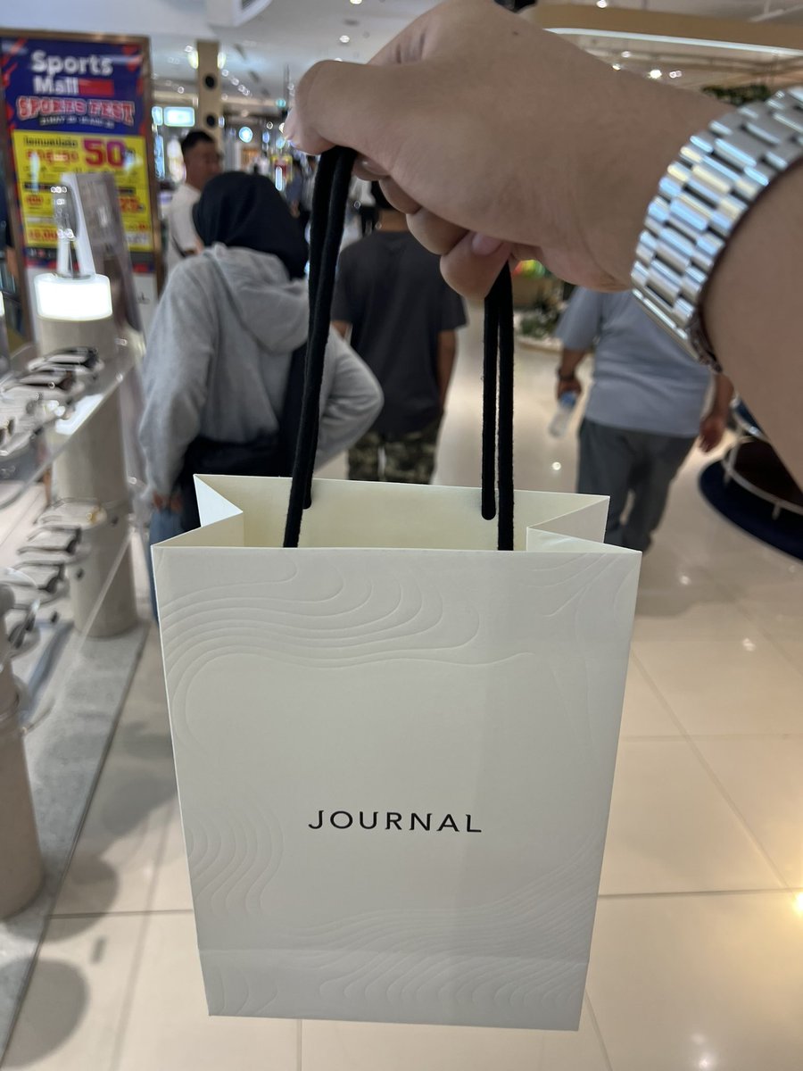 NUT199913's tweet photo. สำหรับโฟร์ท@tawattannn แล้ว พี่พร้อมซัพพอร์ตเสมอ ❤️🌻 #JOURNALBodyMistxFOURTH @journalperfume https://t.co/oTQODFaRMj