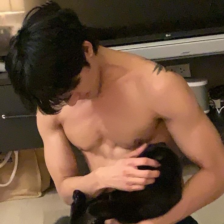 yapnilsc's tweet photo. i love men who loves cats 🐱 https://t.co/msw3hpIoNU