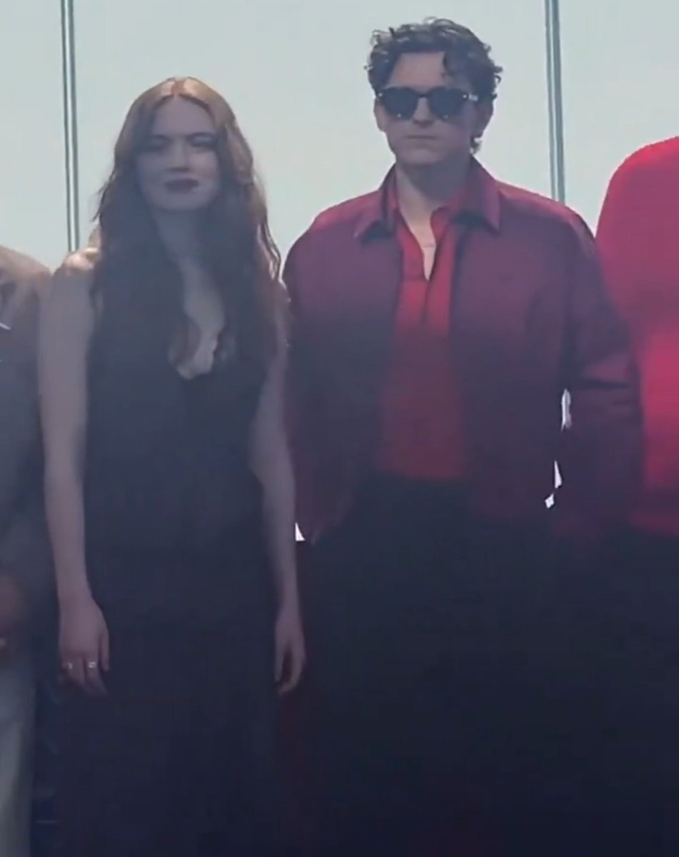 radz_sayz's tweet photo. That's Jean Grey &amp; Peter Parker right there 🫶 https://t.co/nqlaeZtNlS