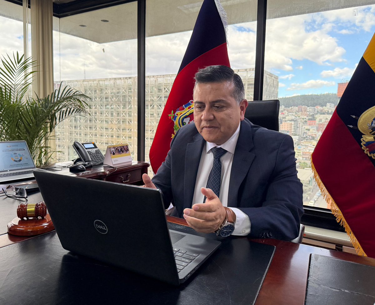 CorteNacional's tweet photo. 👨🏻‍⚖️ El juez (e) de la #SalaPenalCNJ de la @CorteNacional de Justicia, Dr. Manuel Cabrera Esquivel (@macaesq), participó como ponente en el "Encuentro Internacional sobre Ciencia Política, Crimen Organizado, Criminalidad Contemporánea y Desafíos del Sistema Penal", evento organizado por la Maestría en Criminología y Política Criminal de la @utpl. El magistrado realizó una amplia exposición sobre el tema: "Crimen organizado transnacional y nuevos desafíos del sistema penal". 

⚖️ #IndependenciaJudicialCNJ