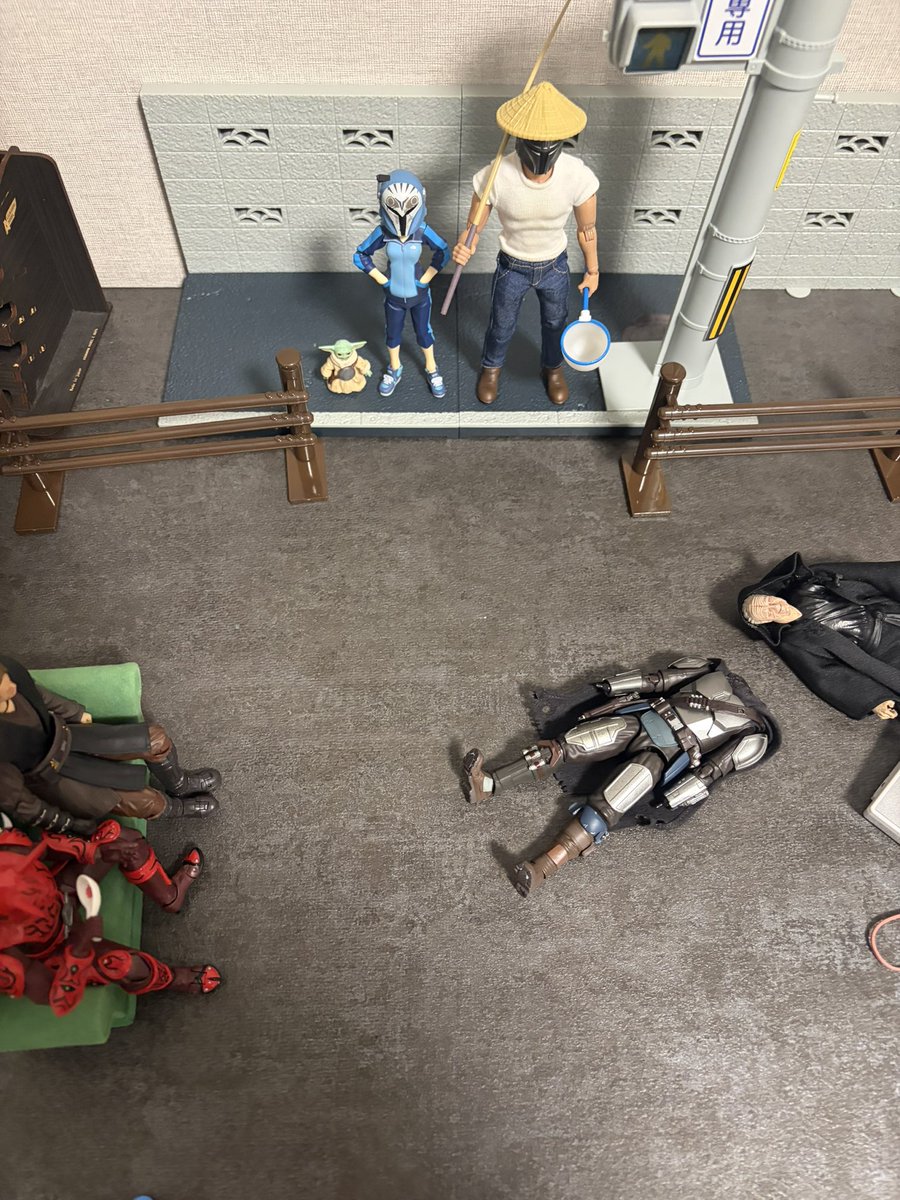 oton_re's tweet photo. 遊んだ後って大体わけわからんことになってるから、おもちゃたちには勝手に片付いて欲しいと思ってる。 https://t.co/SdJFTzdthi
